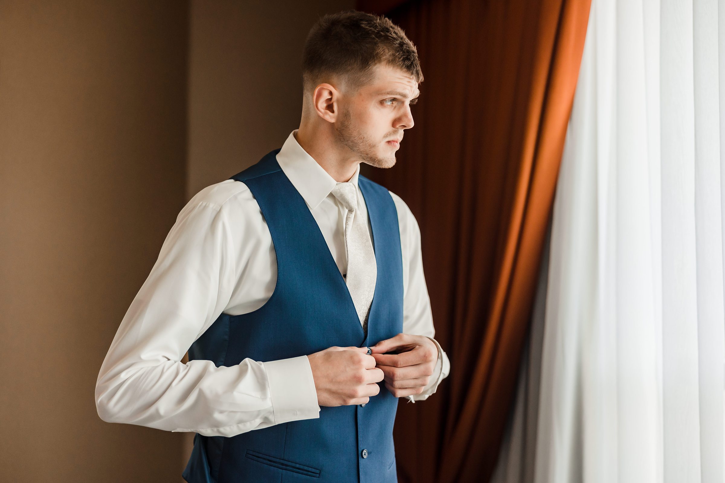 Groom gets ready for his wedding at the Luthy Botanical Garden in Peoria, Illinois