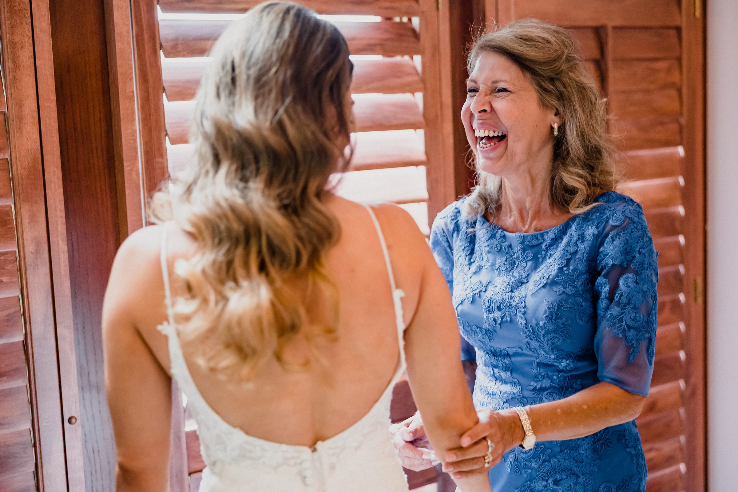 Bride gets dressed with her mom at the Monte Bello Estate in Lemont, Illinois.